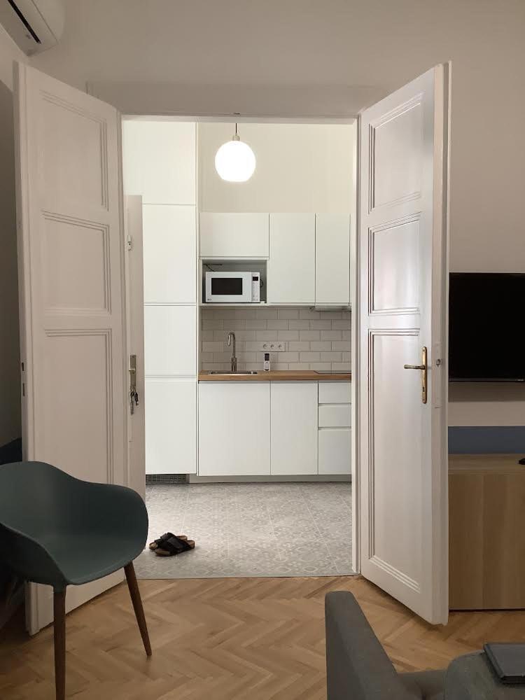 Designer Downtown Apartment Budapest Exterior photo